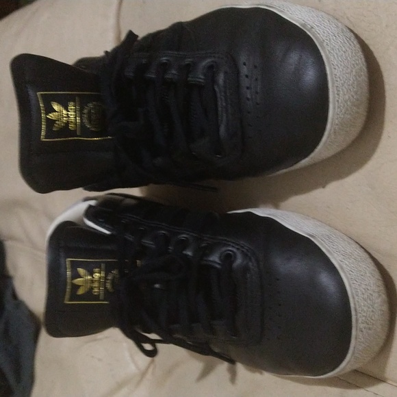 Adidas Men's size 11 - Picture 2 of 6